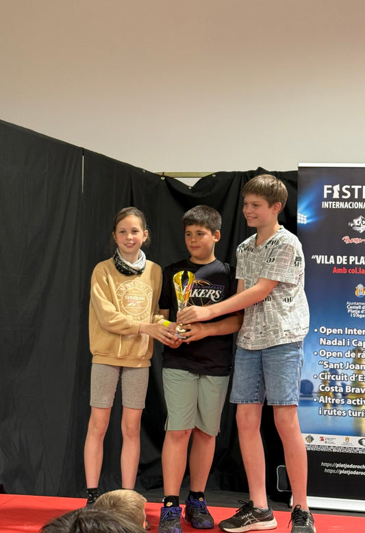 El Club d'Escacs Lloret consigue el 3.º lugar sub-12 al campeonato de Girona de activos por edades.